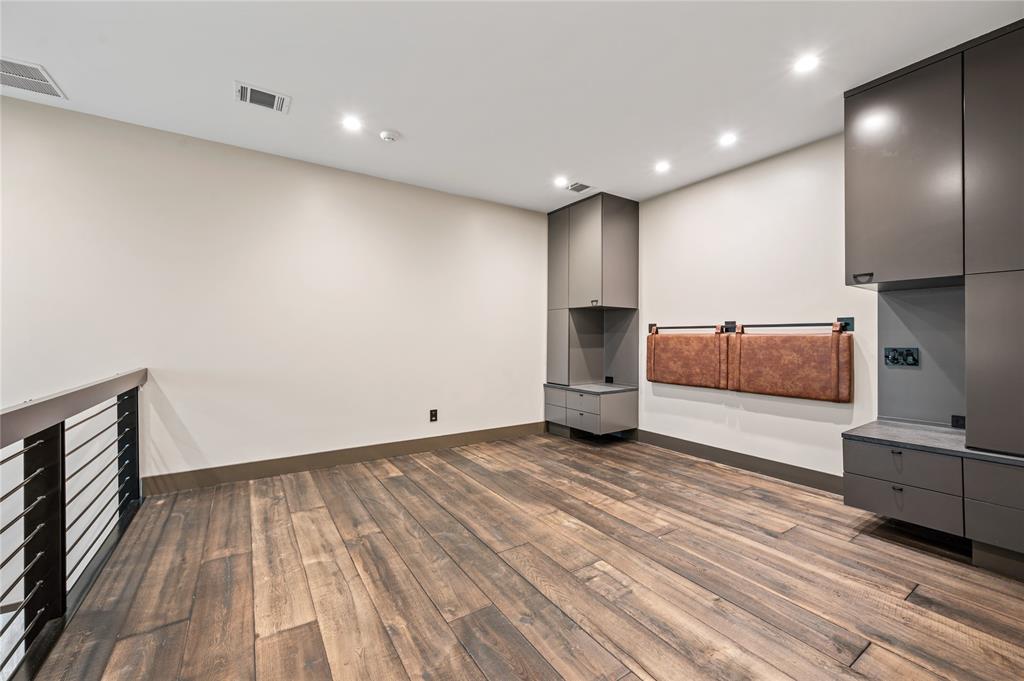 Ht Chenoweth Surv Abs #157 - Land