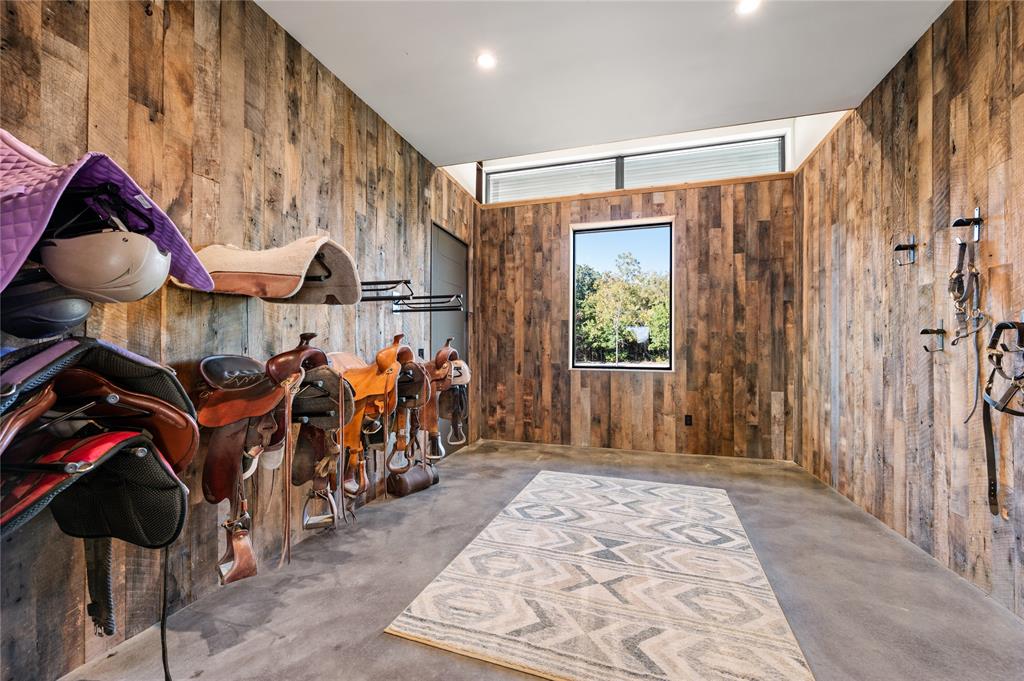 Ht Chenoweth Surv Abs #157 - Land