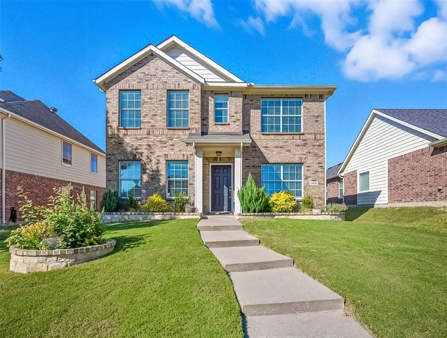 A must see! Welcome home to this beautiful 5 bedroom, 2.5 bath, 2 car garage spacious home. Inside you will 1st be impressed with the foyer flanked by a niche, hardwood flooring. Separate living room with hardwood floors, floor to ceiling built in bookshelves, perfect for a home office or playroom. The formal dining room with trey ceiling & hardwood floors. Next, is the large family room with ceiling fan, hardwood floor and opens to the chef's kitchen with ample cabinets, tile floors, granite countertops, ceramic backsplash, all stainless steel appliance, breakfast bar, breakfast area with built in reading nook and opens to the private fenced backyard. Hurry, this home will not last long!

Pets welcome with prior approval, deposit & pet monthly rent!

**Security deposit options: PAY A REFUNDABLE CASH DEPOSIT IN FULL OR PAY A MONTHLY FEE IN LIEU OF CASH DEPOSIT UPON APPROVAL**