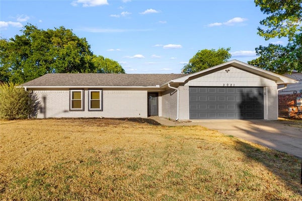 3021 OAKRIDGE DR, CORSICANA, TX 75110 - Image b95df5c8b2fad66be751e64cd641fdea/3178906260