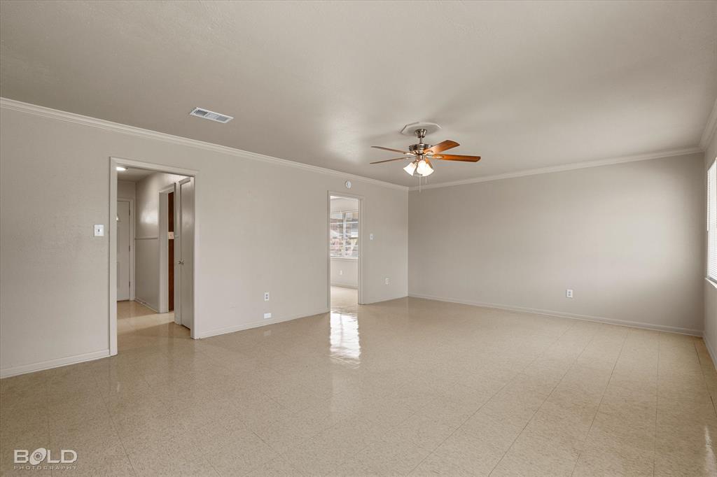 1121 Heatherwood Drive