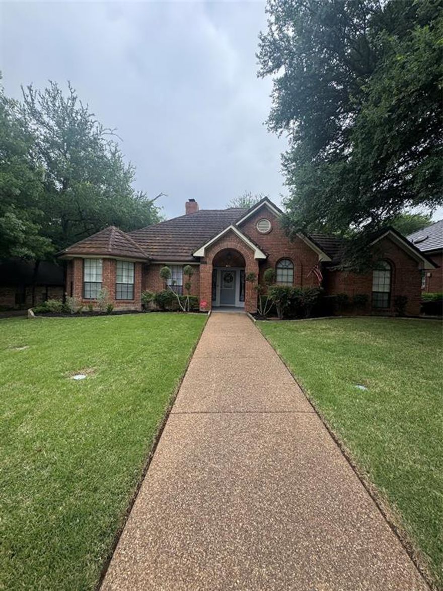 Gorgeous home in a beautiful neighborhood with minimum traffic.
It is priced to sell!
This home has gorgeous manicured yard with custom flowerbeds and walls along the driveway to the backyard.  Behind the cedar fence is a small storage building to hold your yard tools.  The backyard has established St Augustine grass surrounding a 400 sq ft raised deck under shady trees.  The entire yard is irrigated.