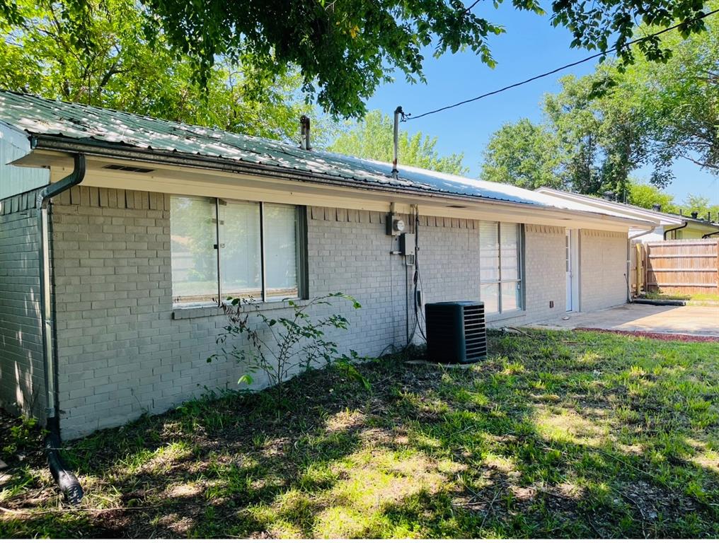 806 Hall Road