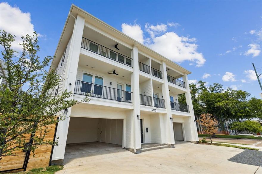 Welcome to the stunning La Vista! This modern 1-bedroom, 1-bath apartment is located in the vibrant Lakewood area of Dallas. This apartment offers a comfortable and convenient living experience with a spacious open floor plan and 11 ft ceilings, creating an airy and inviting atmosphere. The red oak hardwood floors add a touch of elegance and warmth to the space. The kitchen offers custom cabinets and sleek stainless steel appliances creating a perfect space to cook and entertain, and the convenience of an in-unit laundry. For added peace of mind, the apartment complex offers gated parking. Located in a prime location with easy access to all that Dallas has to offer, including shopping, dining, and entertainment. Don't miss out on the opportunity to make this apartment your new home. Contact us today to schedule a tour of this exceptional apartment.

******Move-in special of eight weeks free rent after deposit and first month's rent are paid!***

Pest Control $15
$400 Pet deposit per pet. $25-$40 monthly pet fee.

Every Pros PM home includes our $45 per month Resident Benefits Package - covering pest control, air filters, credit building, and more. Details at application. Liability insurance options also available.