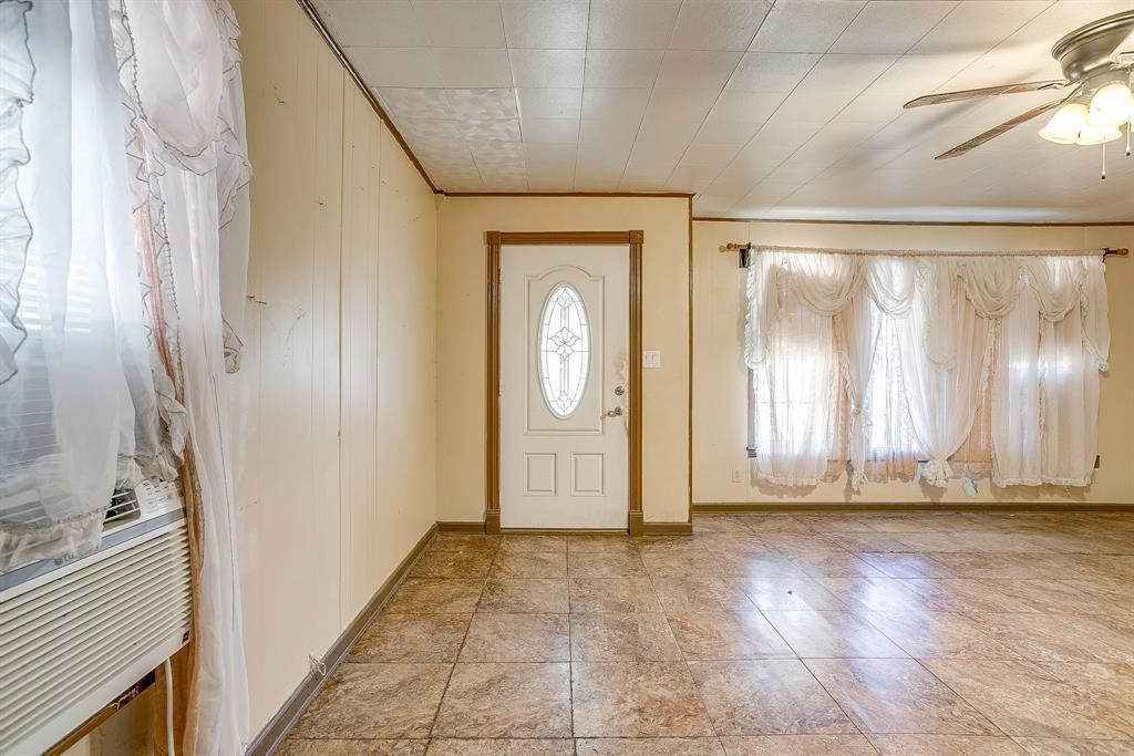 Photo of 2720 Gordon Avenue, Fort Worth, TX 76110 (MLS # 21159305)