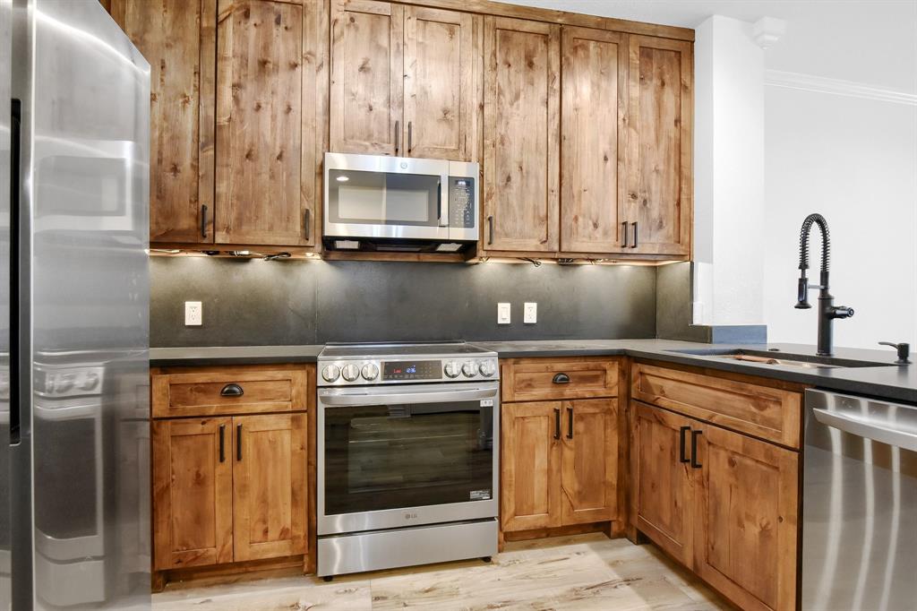 Stoneleigh Place - Residential Lease