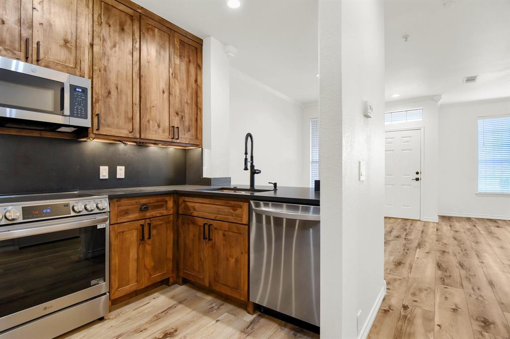 Stoneleigh Place - Residential Lease