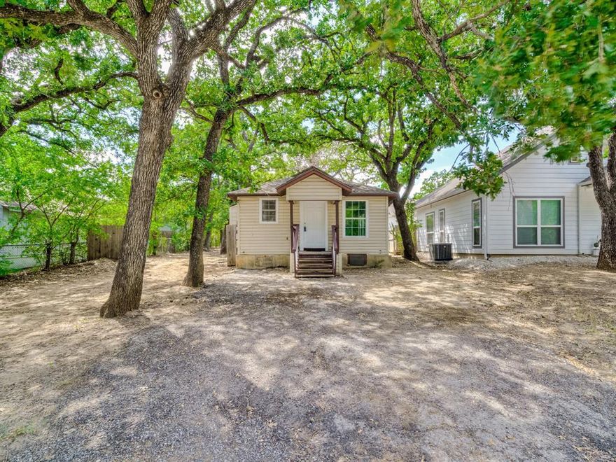 Cute two bedroom one bath home. Great location, easy access to downtown, restaurants and entertainment. Large yard with nice shade trees.