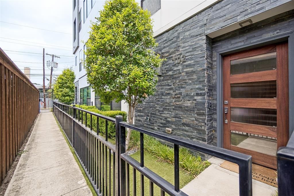 4522 Deere Street 102