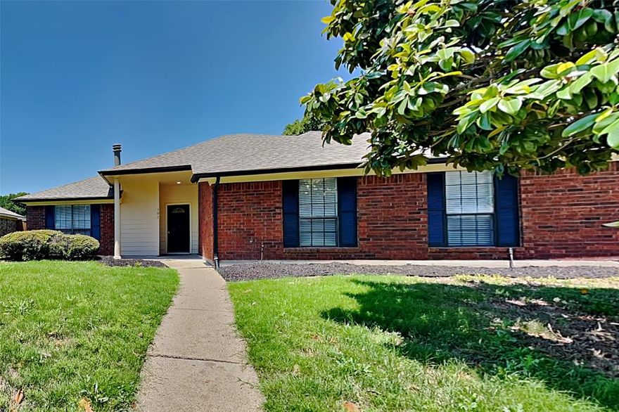 $1000 off the First Full Month of Rent! Charming 3 bed, 2 bath, 1,749 sq ft home in Allen! Open kitchen concept with updated counters. Primary suite with attached bathroom. Spacious backyard, great for gatherings! Pets accepted on a case by case basis. Additional admin fees apply. The Fireplace is decorative. Schedule your showing today! This home is as-is.  

This home may be located within a Homeowners Association (HOA) community. If so, residents will be responsible for adhering to all HOA rules and regulations. Please contact your agent or landlord's agent for more information.
