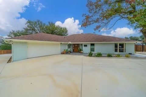 108 Bob White Avenue Weatherford TX 76086