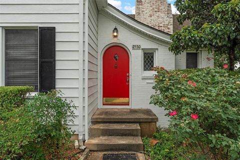 Photo of 2530 Colcord Avenue, Waco, TX 76707 (MLS # 21258204)