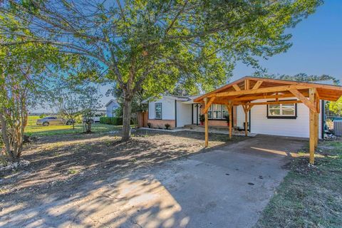 Tiny photo for 1017 S ADAMS St, McGregor, TX 76657 (MLS # 21101976)