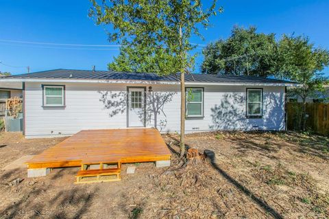 Tiny photo for 1017 S ADAMS St, McGregor, TX 76657 (MLS # 21101976)