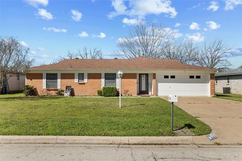 1118 Cozby Street E, Benbrook, TX 76126 - MLS#: 20764536