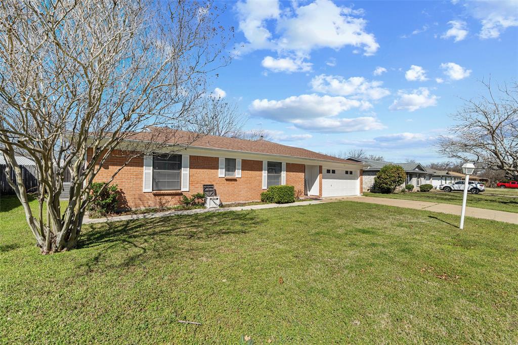 1118 Cozby Street E
