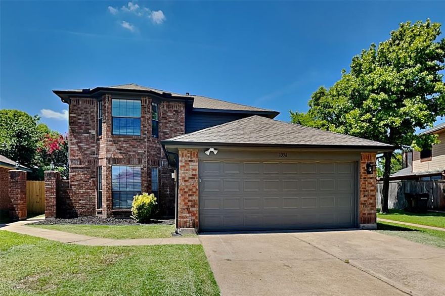 Charming  3 bed, 2.5 bath, 1,838  sq ft home in Plano! Open kitchen concept with updated counters. Primary suite with attached bathroom. Spacious backyard, great for gatherings! Pets accepted on a case by case basis. Additional admin fees apply. The Fireplace is decorative. Schedule your showing today! This home is as-is.  

This home may be located within a Homeowners Association (HOA) community. If so, residents will be responsible for adhering to all HOA rules and regulations. Please contact your agent or landlord's agent for more information.
