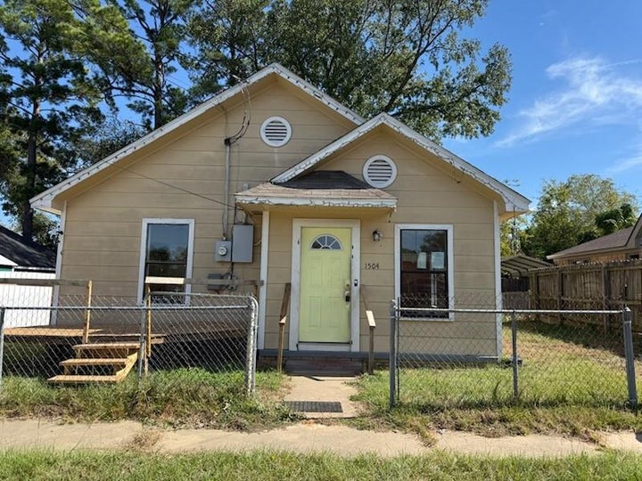 Photo 1 of 15 — 1504 S Kennedy Avenue, Tyler, TX 75701