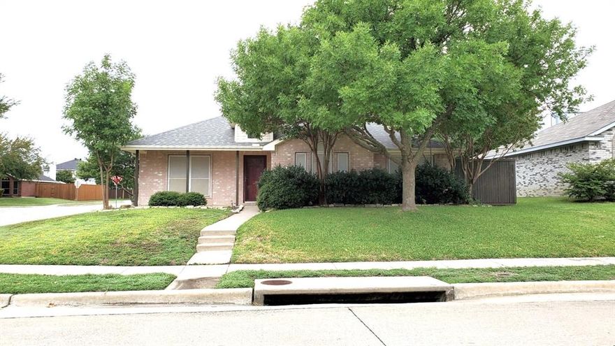 Beautiful updated 3 bedrooms with 2 full bath plus a home office with French door located in award winning Frisco ISD. Walking distance to Gunstream Elementary. Open floor plan with laminate wood floors and ceramic tiles, house has no carpet. Split master bedroom with others. Specious kitchen with stainless steel appliances, custom cabinets, back splash and breakfast bar. Additional Office or study. Great HVAC works perfect for hot summer. Fenced backyard with large patio great for outdoor living. Master bathroom has dual vanities, sitting area, separate shower and garden tub. Excellent location close to community pool, playground, fishing lake and shopping. This is a move in ready and MUST SEE.