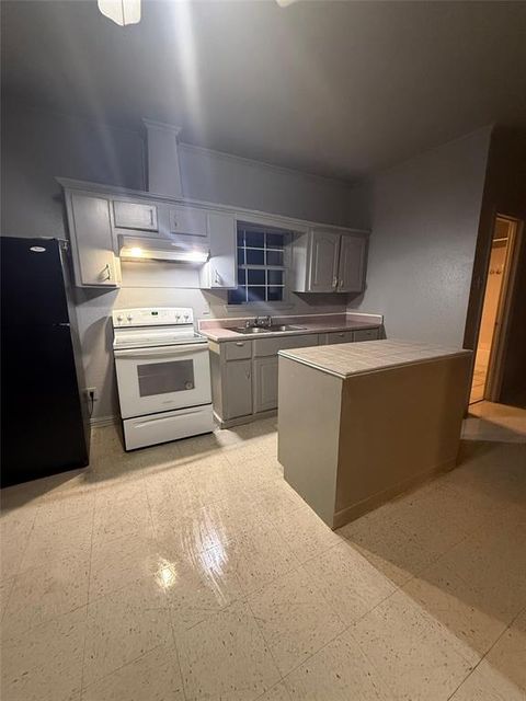 Photo of 609 Elwayne Avenue, Dallas, TX 75217 (MLS # 21229406)