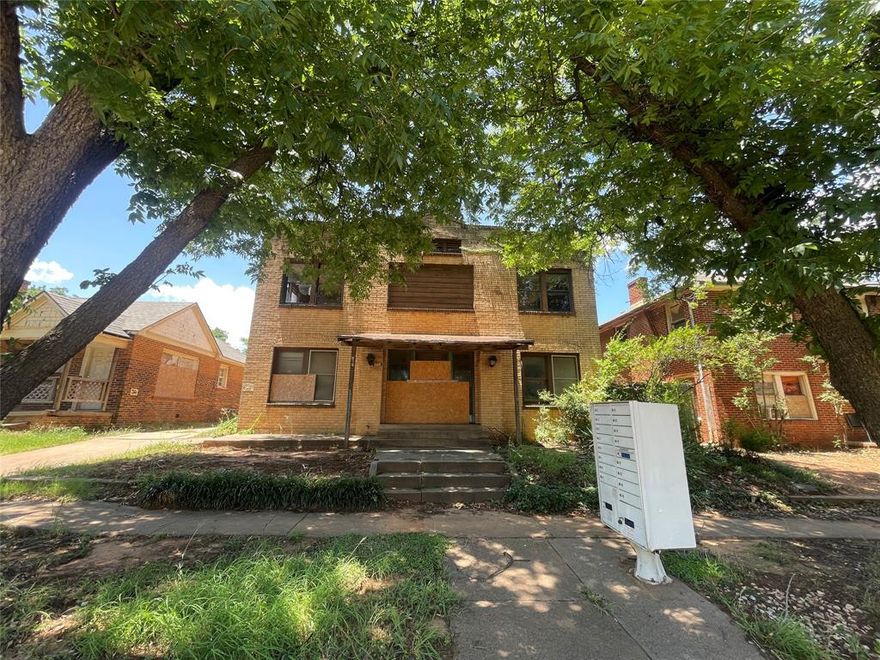 HUGE POTENTIAL!!! This 5-unit complex is currently vacant but has potential to bring in $3500+ a month in rent once remodeled.  This property is part of a portfolio.  Ask agent for information on full portfolio