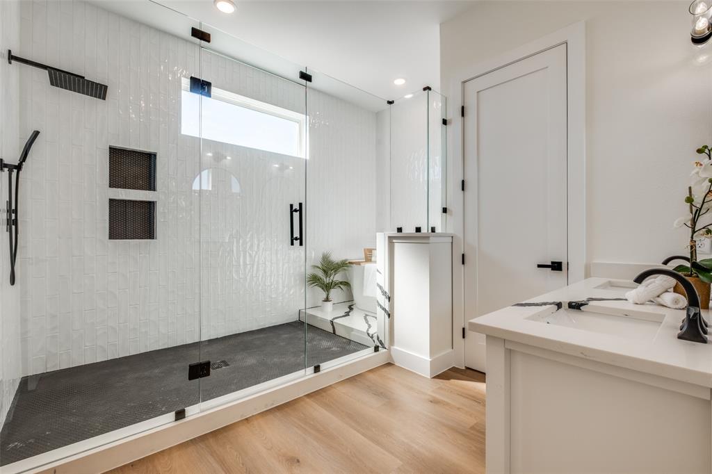 BARNES & MITCHELLS GRAND AVE - Residential