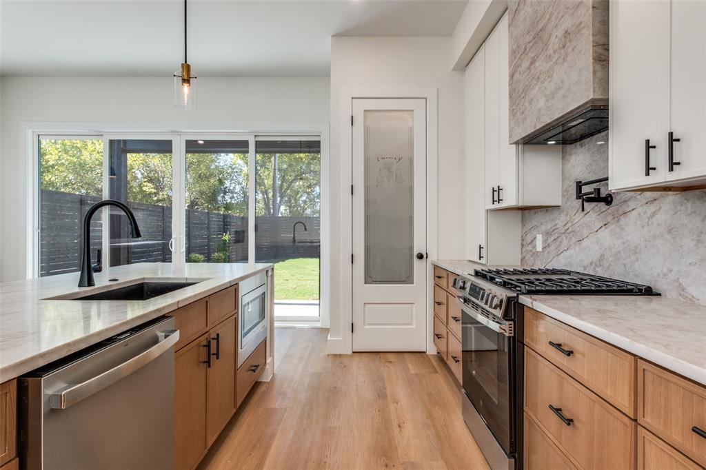 BARNES & MITCHELLS GRAND AVE - Residential
