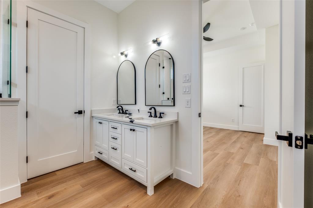 BARNES & MITCHELLS GRAND AVE - Residential