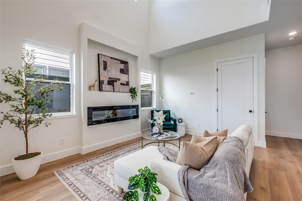 BARNES & MITCHELLS GRAND AVE - Residential