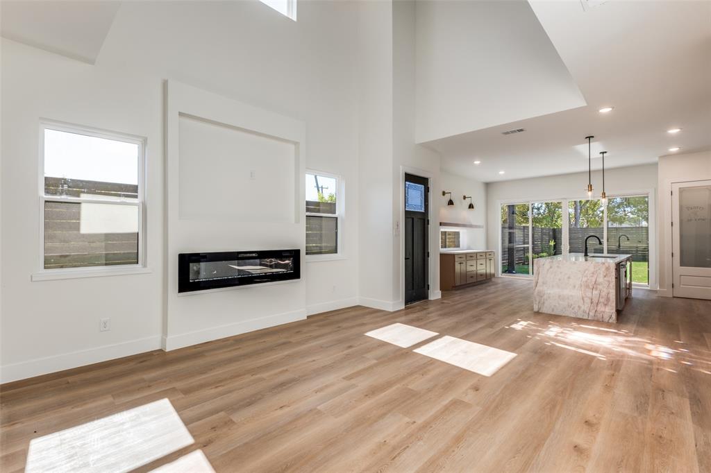 BARNES & MITCHELLS GRAND AVE - Residential