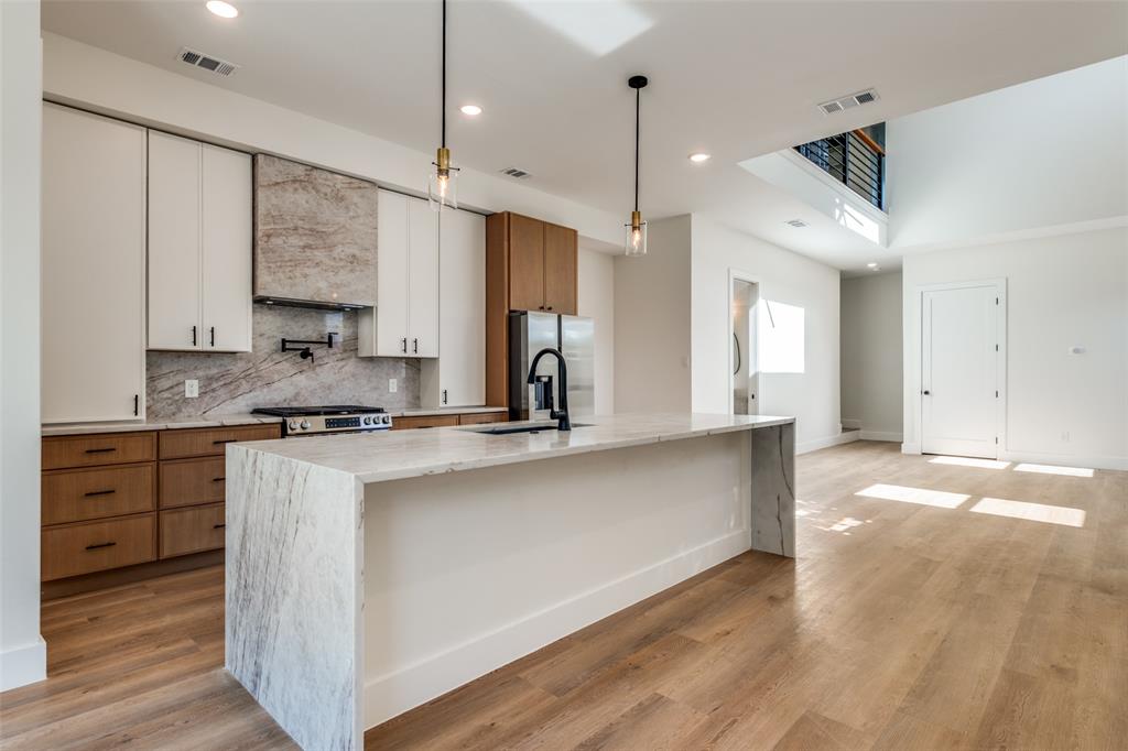 BARNES & MITCHELLS GRAND AVE - Residential