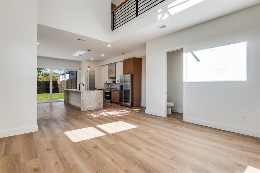 BARNES & MITCHELLS GRAND AVE - Residential