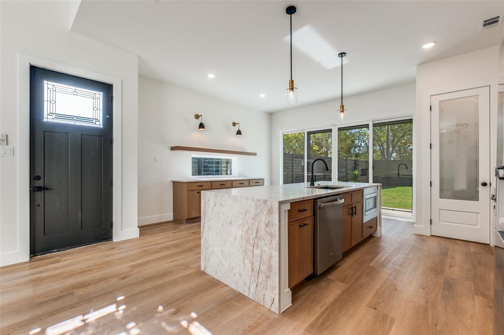 BARNES & MITCHELLS GRAND AVE - Residential