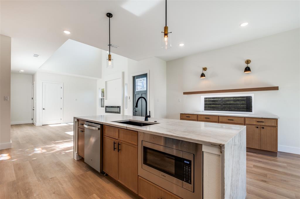 BARNES & MITCHELLS GRAND AVE - Residential