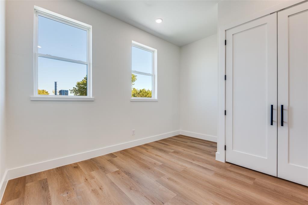 BARNES & MITCHELLS GRAND AVE - Residential