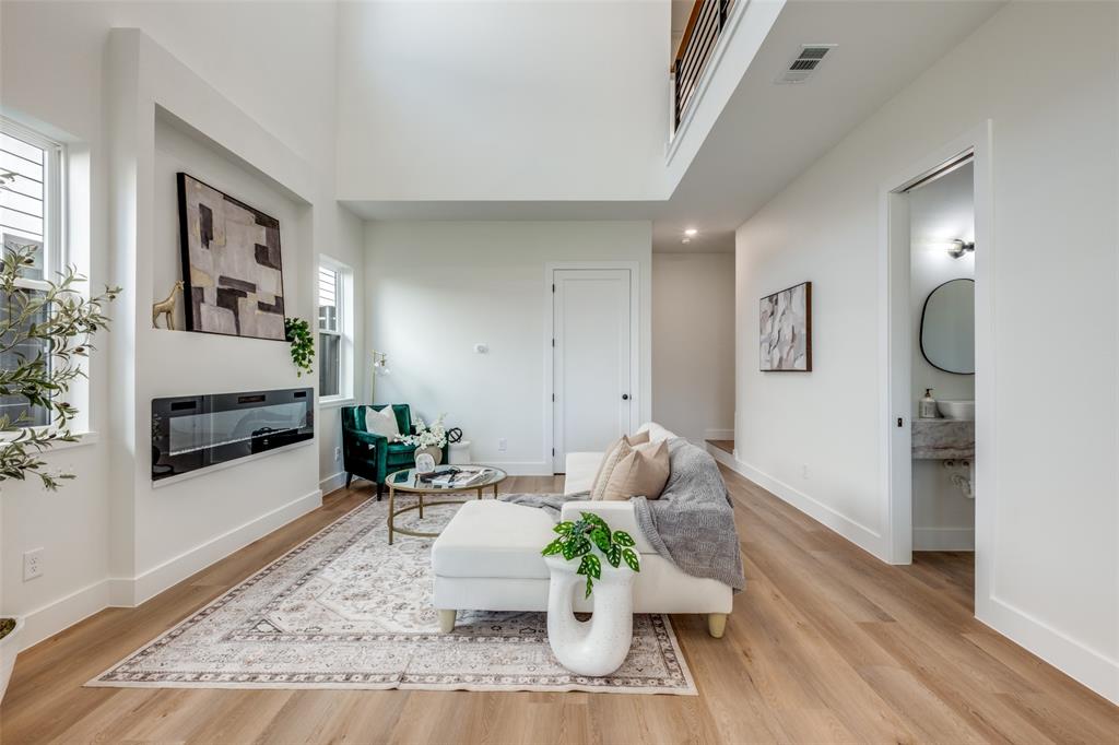 BARNES & MITCHELLS GRAND AVE - Residential