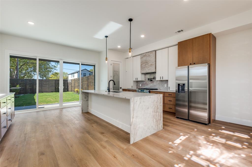 BARNES & MITCHELLS GRAND AVE - Residential