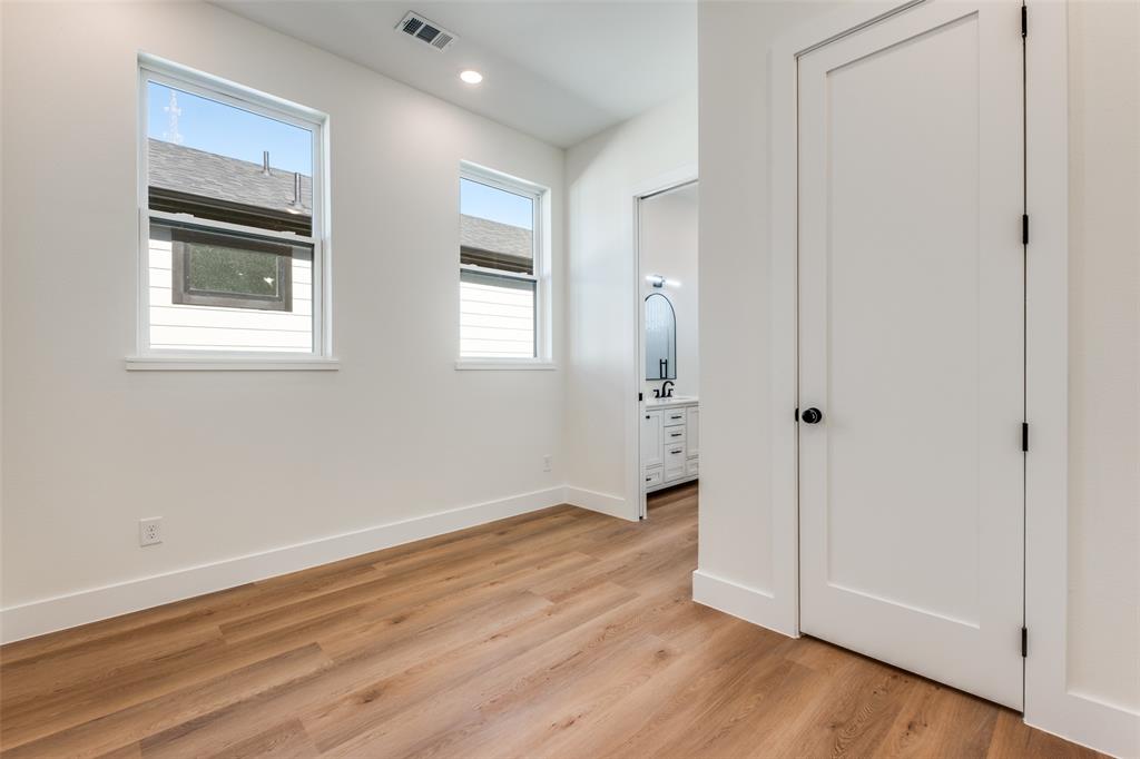 BARNES & MITCHELLS GRAND AVE - Residential
