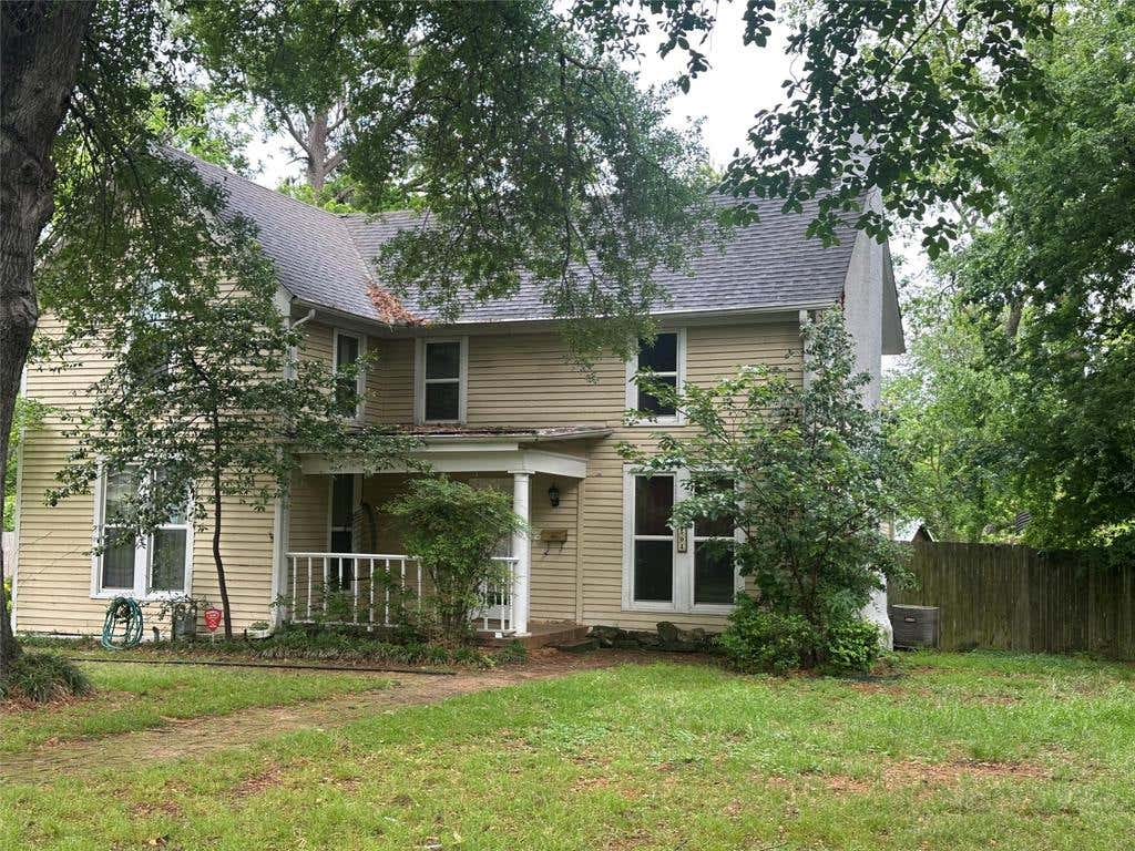 Photo of 504 1st Street, Terrell, TX 75160 (MLS # 21306924)