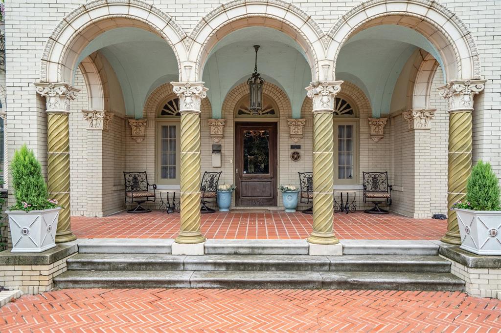 1001 Elizabeth Boulevard