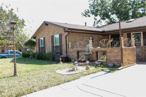 A home in Everman