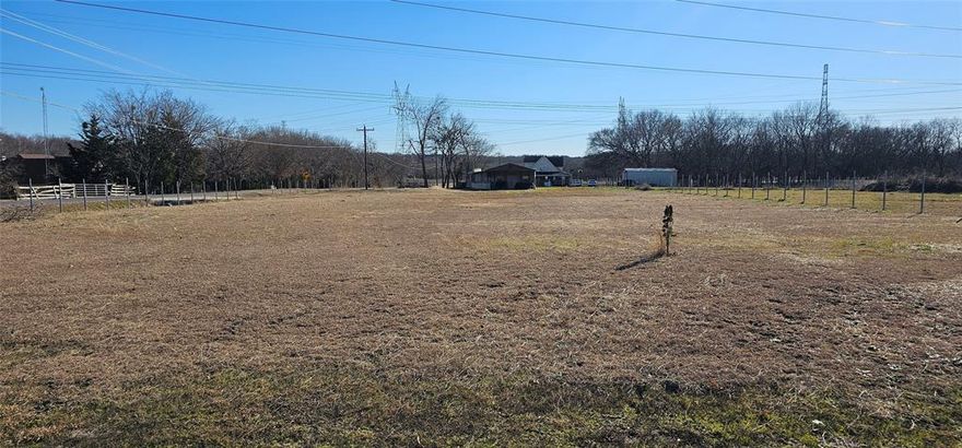 Exiting opportunity to own a residential over one-acre Lot in the city of Lavon ready to build your dream house just outside city limits yet close to schools and shopping centers, enjoy peace and convenience setting for country living.