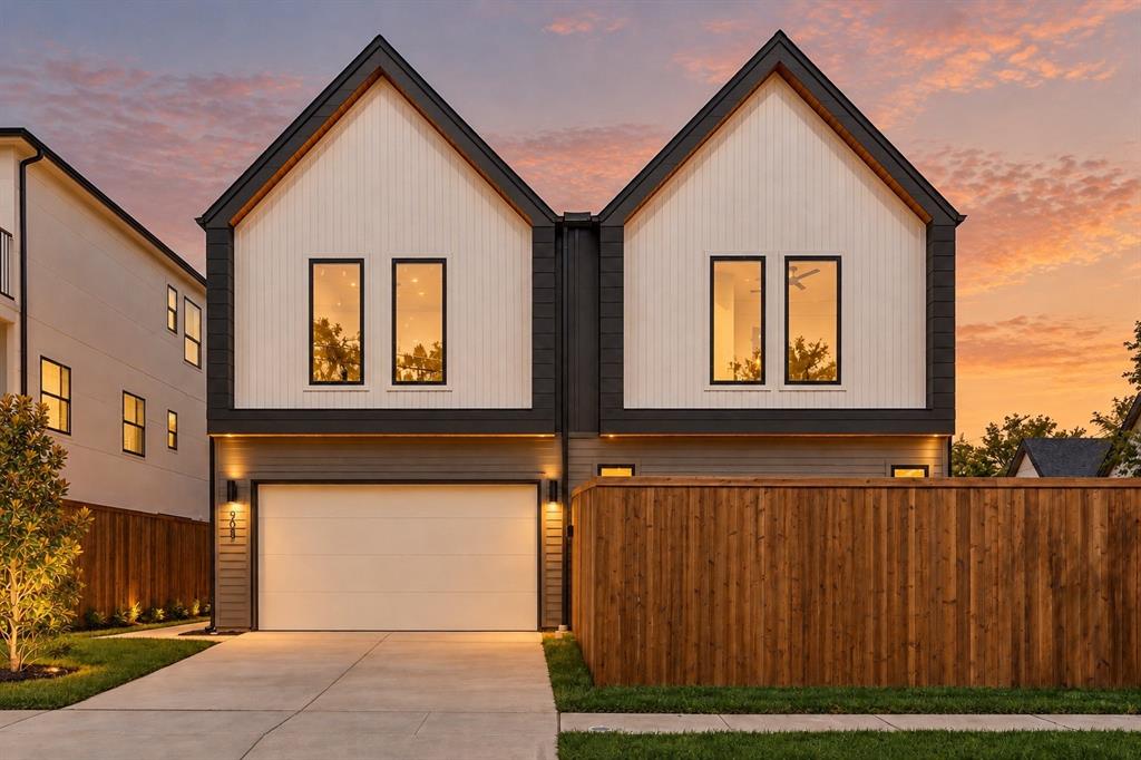 Photo of 905 Bayonne Street, Dallas, TX 75212 (MLS # 21421447)