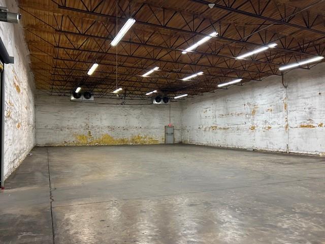 Andrews Distributing Add 7389 - Commercial Lease