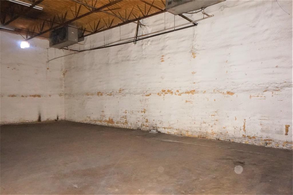 Andrews Distributing Add 7389 - Commercial Lease