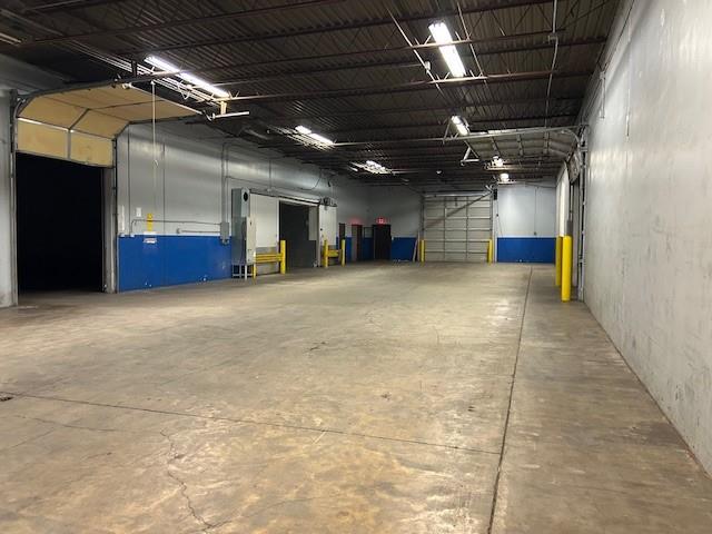 Andrews Distributing Add 7389 - Commercial Lease