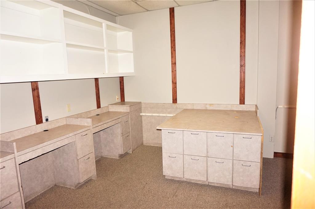 Andrews Distributing Add 7389 - Commercial Lease