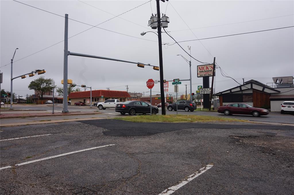 Andrews Distributing Add 7389 - Commercial Lease