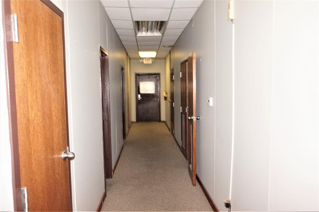 Andrews Distributing Add 7389 - Commercial Lease