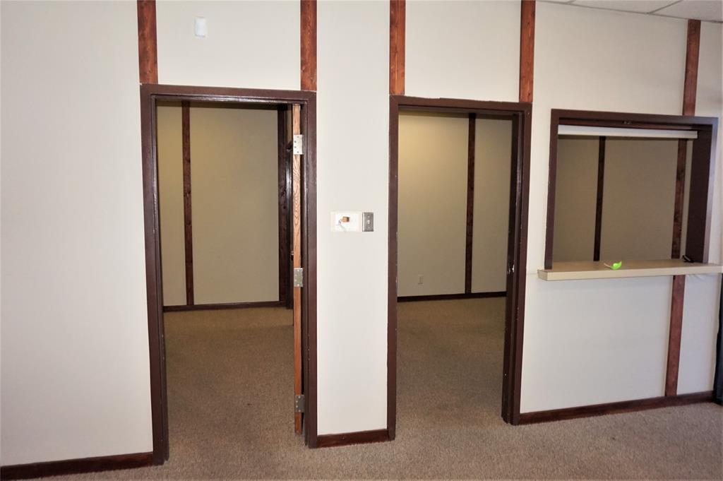 Andrews Distributing Add 7389 - Commercial Lease